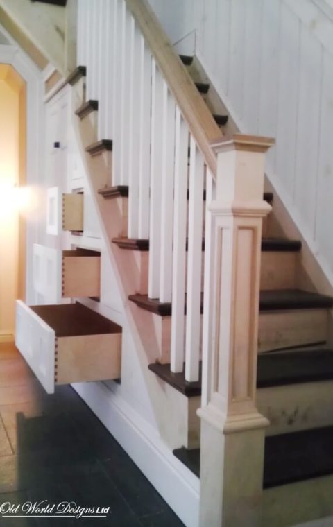 Stairs with drawers (wood)